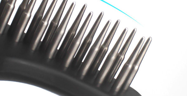 Pieptene pe două rânduri pentru îndepărtarea părului animalelor de companie