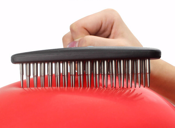 Pieptene pe două rânduri pentru îndepărtarea părului animalelor de companie