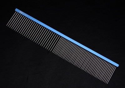 Kamm koera kammimiseks - kaks mudelit