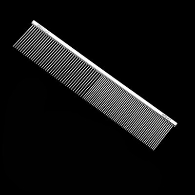 Pieptene metalic pentru îndepărtarea părului animalelor de companie