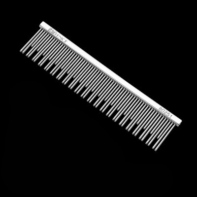 Pieptene metalic pentru îndepărtarea părului animalelor de companie