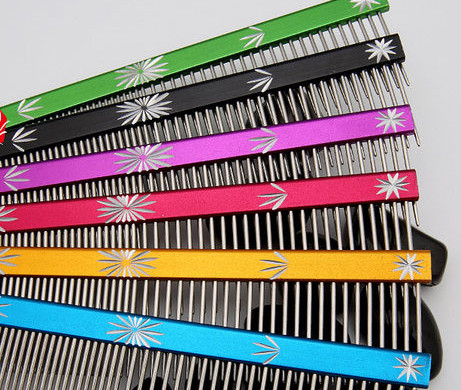 Pieptene cu freze metalice pentru animale de companie