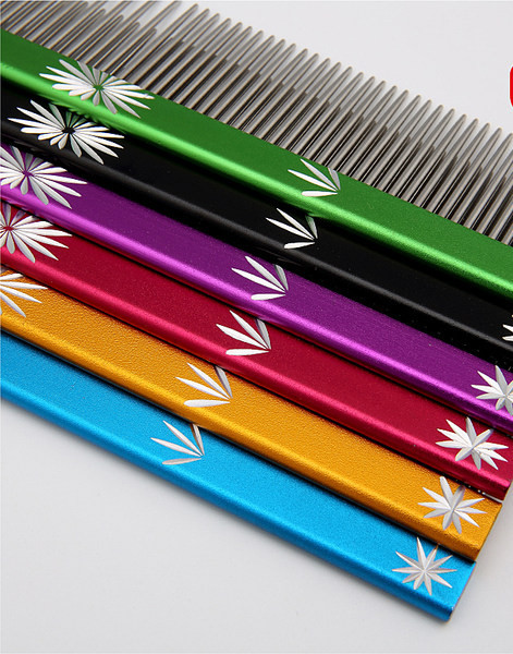 Pieptene cu freze metalice pentru animale de companie