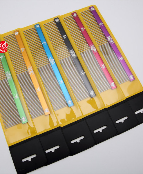 Pieptene cu freze metalice pentru animale de companie