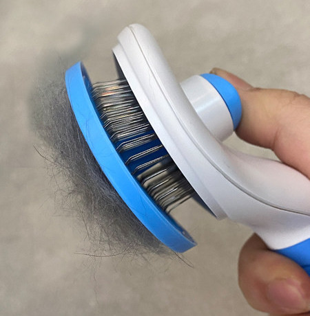 Lemmikloomade karvade eemaldamise pintsel