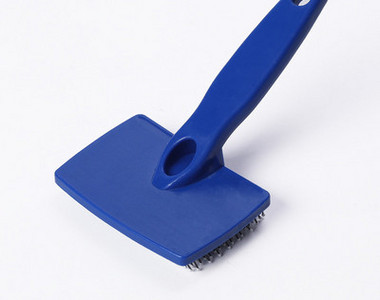 Plastikust käepidemega kamm - koerale