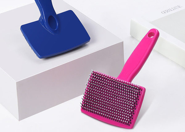 Comb with plastic handle - for a dog
