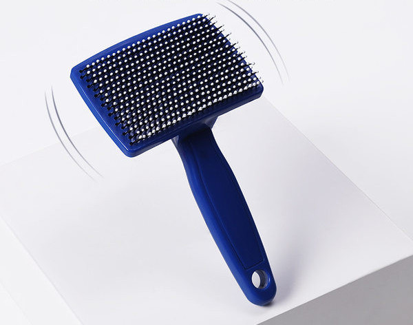 Plastikust käepidemega kamm - koerale