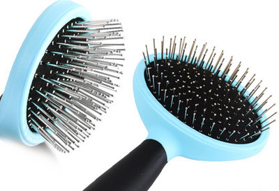 Perie rotundă pentru pieptănat - pentru un câine