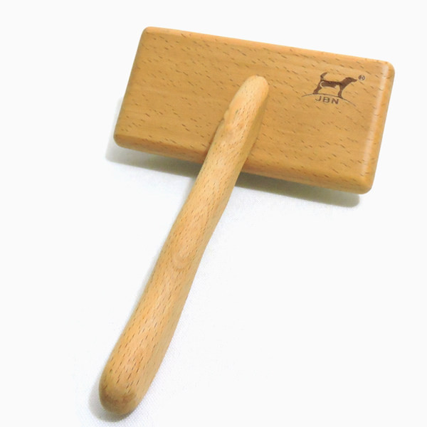 Puidust kamm koera kammimiseks