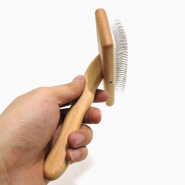 Puidust kamm koera kammimiseks