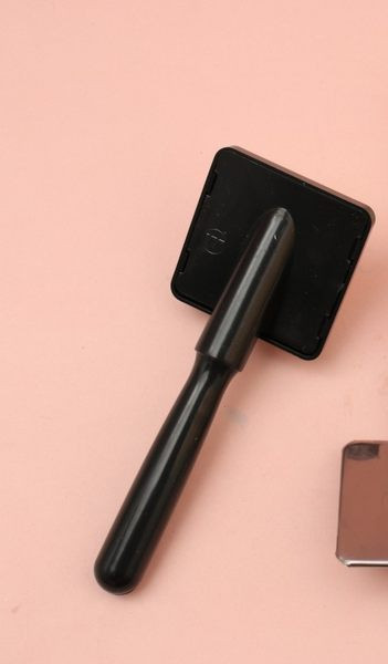 Plastist kamm koera kammimiseks