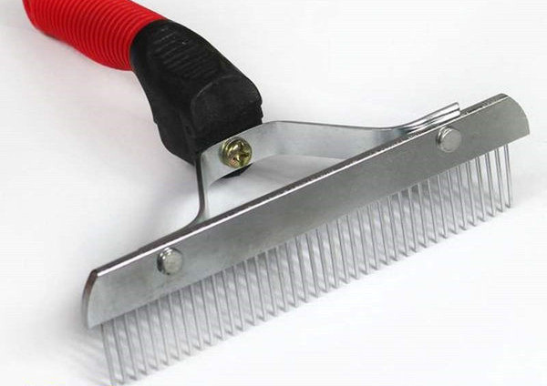 Metallist kamm koertele karvade eemaldamiseks