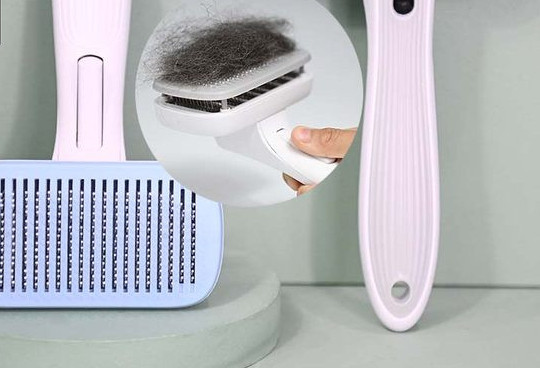 Četka za kućne ljubimce s gumbom za jednostavno čišćenje