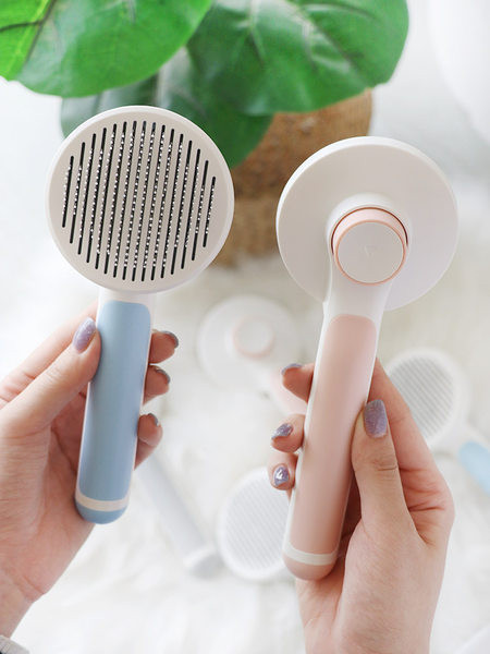 Metallilõikuritega ümara kujuga koerahari