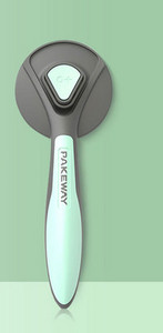 Βούρτσα σκύλου σε στρογγυλό σχήμα και πλαστική λαβή