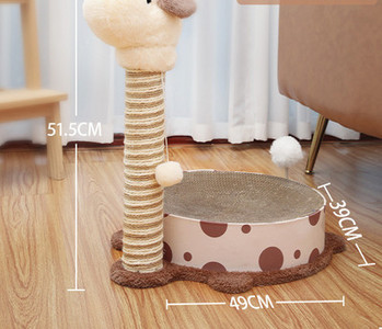 Cățărator pentru pisici cu o zgârietură din hârtie ondulată și o minge