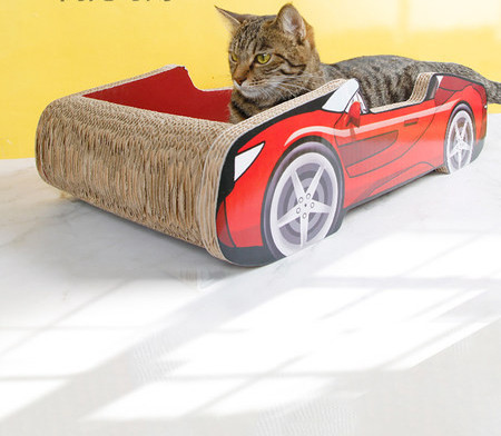 Grebalica za mačke u obliku automobila