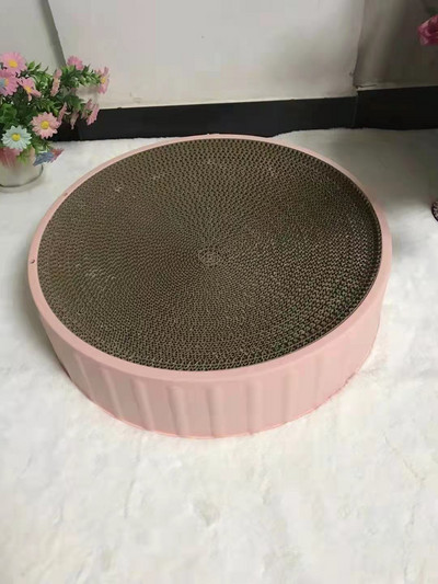 Kaķu skrāpis un gulta — divi vienā