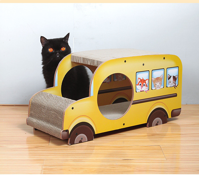 Kaķu skrāpis mašīnas formā