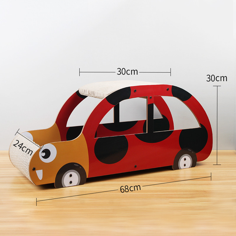 Kaķu skrāpis mašīnas formā
