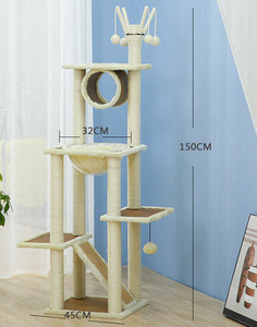 Koka alpīnists ar skrāpi kaķiem