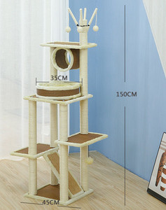 Koka alpīnists ar skrāpi kaķiem