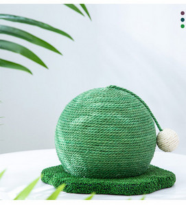 Zgarietor pentru pisici cu funie de canepa si minge de jucarie