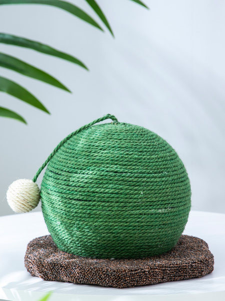 Zgarietor pentru pisici cu funie de canepa si minge de jucarie