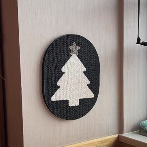 Ξύστρα γατών με το χριστουγεννιάτικο δέντρο