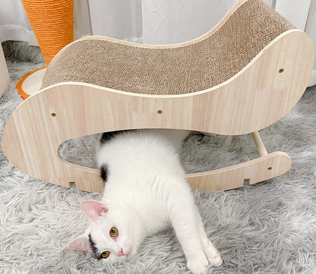 Placa de zgariat balansanta din lemn pentru pisici