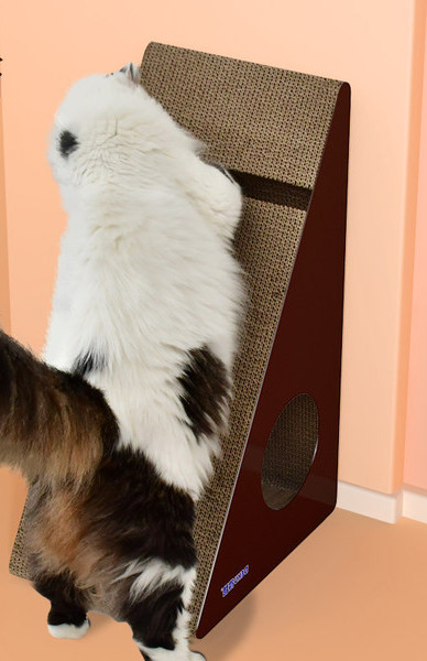 Mačja ploča za škrabanje od valovitog papira s prostorom za spavanje