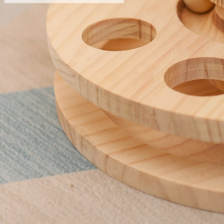 Kahes mudelis puidust kassikraabits