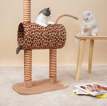 Котешка дървена катерушка с драскалка и топка във формата на жираф
