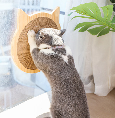 Mâzgălitor de perete din lemn pentru pisici