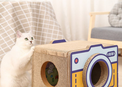 Ξύλινο κουτί για γάτες από κυματοειδές χαρτί