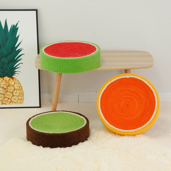 Mitmes värvitoonis ümmargune kraabits kassidele