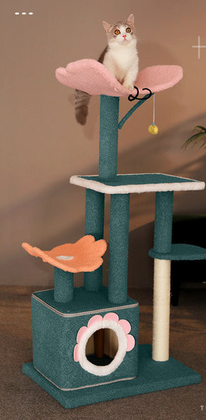 Vertikalna penjalica s grebalicom i krevetom za mačke