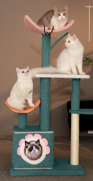 Vertikalna penjalica s grebalicom i krevetom za mačke
