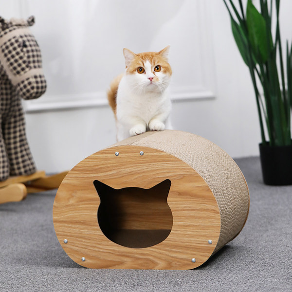 Drvena kućica sa škrabanicom