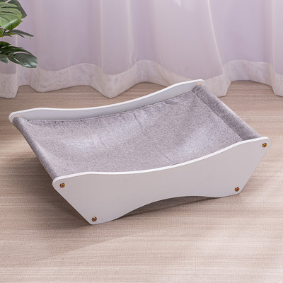 Pat pentru pisici cu zgarietoare