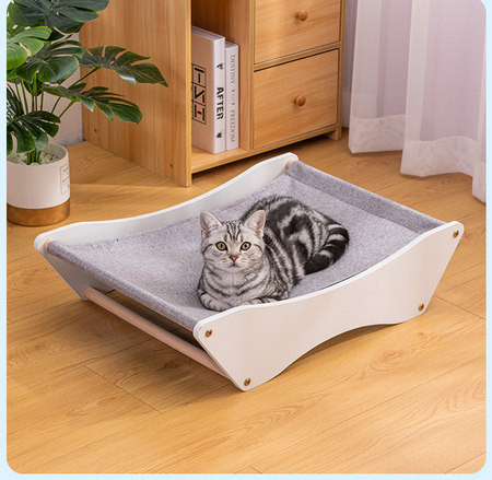 Pat pentru pisici cu zgarietoare