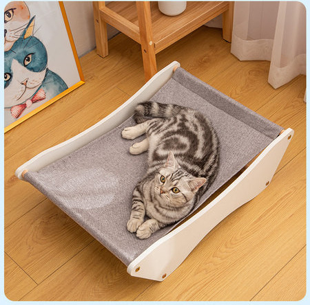 Pat pentru pisici cu zgarietoare