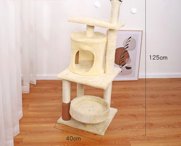 Alpinist pisică cu mâzgăli și mingi de joacă