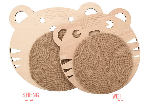 Scândura din lemn cu sisal pentru ascuțirea ghearelor de pisică