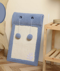 Sisaliga puitlaud küünte teritamiseks ja pompoonide mängimiseks