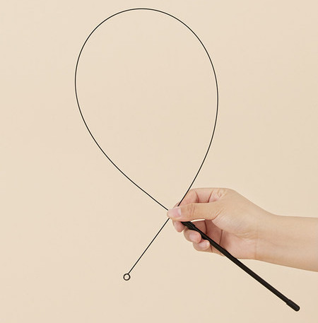 Pakabinamas žaislas su stovu katėms