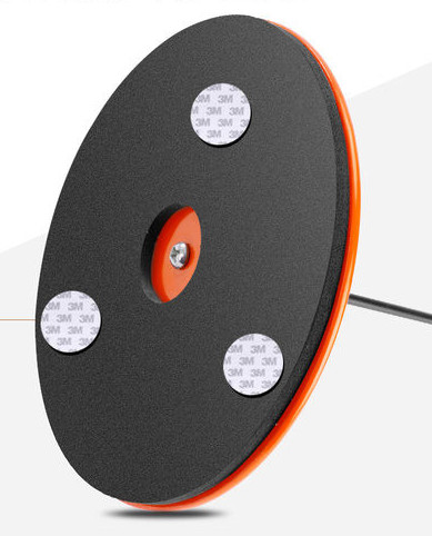 Kaķa rotaļlieta kā nūja ar bumbu