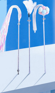 Kassi mängupulk sulgede ja metallist kaunistusega