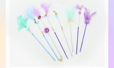 Kassi mängupulk sulgede ja metallist kaunistusega